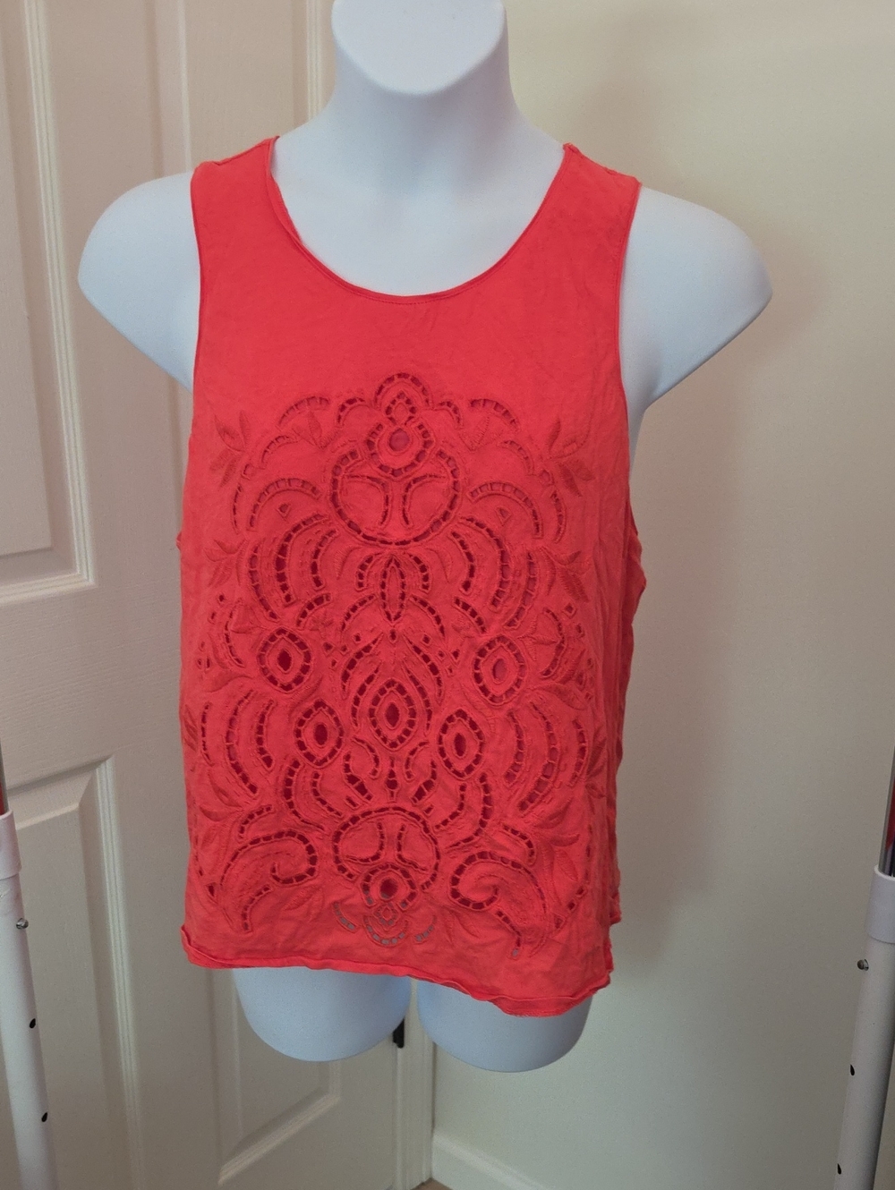 XL J.Crew Sleeveless Embroidered Teeshirt in Coral